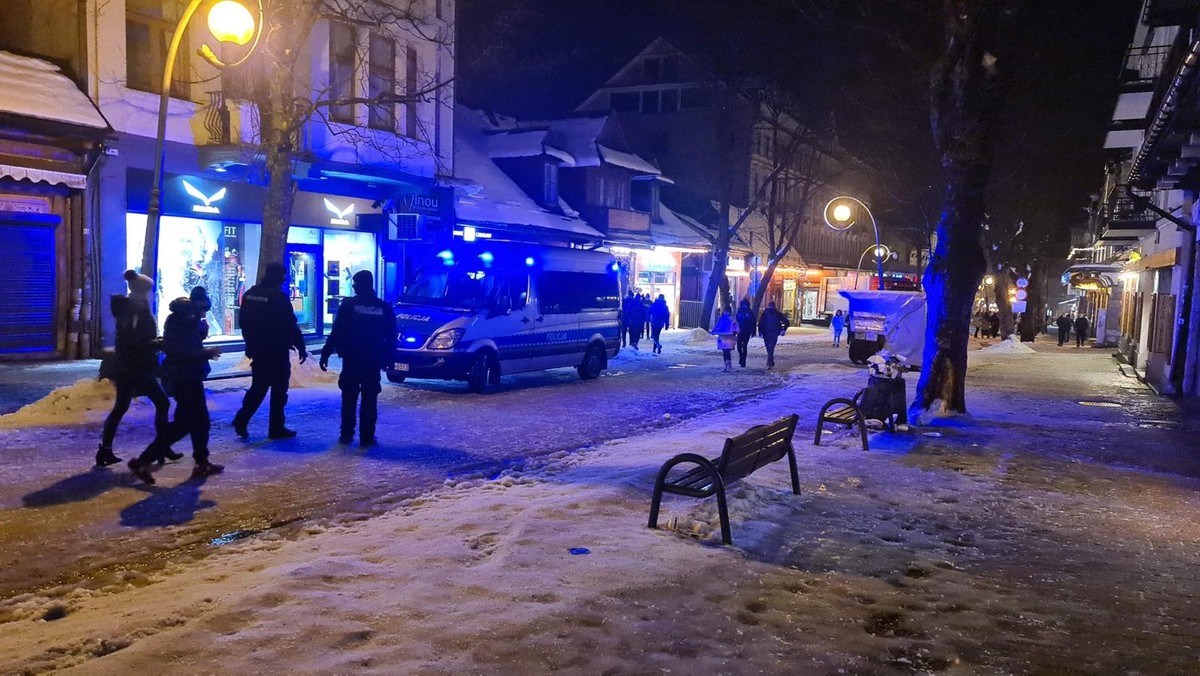 Zakopane. Imprezy z Krupówek przeniosły się do hoteli i pensjonatów. 103 interwencje policji