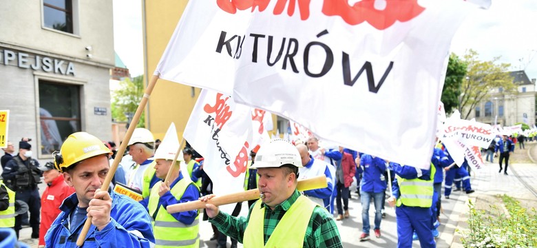 Protest pracowników kopalni Turów przed siedzibą przedstawicielstwa KE