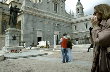 SPAIN-POPE-STATUE