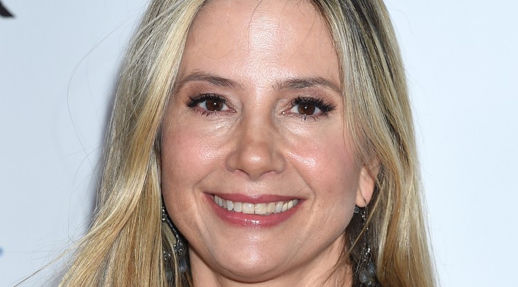 Mira Sorvino remek formában van