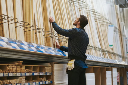 Tesco powoli pakuje walizki. Szczególnie jedna branża zyskuje na kłopotach tej sieci sklepów