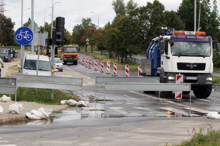 Największe olsztyńskie sypialnie bez wody. Uszkodzona magistrala wodociągowa