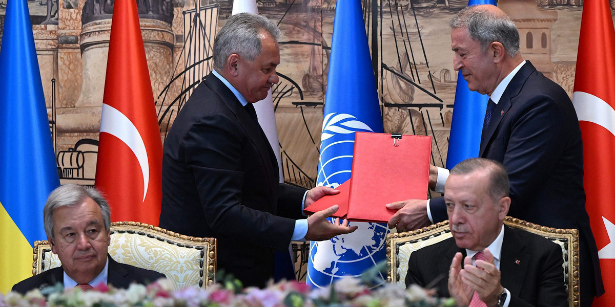 Przedstawiciele Ukrainy i Rosji podpisali zawarte wraz z Turcją i ONZ porozumienie o odblokowaniu eksportu zboża