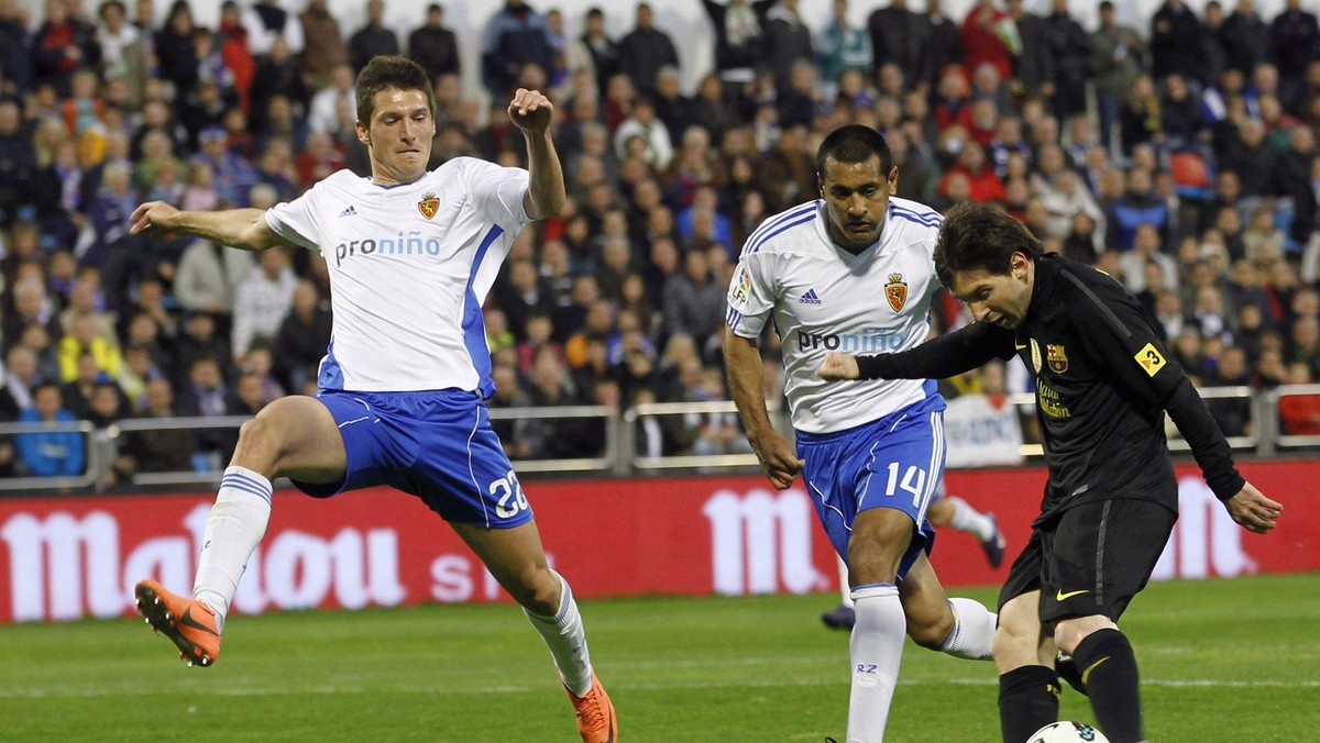 FC Barcelona pokonała Real Saragossa 4:1 (2:1) w wyjazdowym meczu 32. kolejki Primera Division. Gospodarze zaskoczyli mistrzów Hiszpanii ambitną postawą, która - przy odrobinie szczęścia - mogła dać im nawet remis.