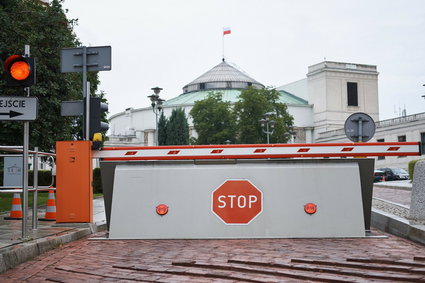 Sejm zbuduje potężną bramę. Ma go odgrodzić od protestów