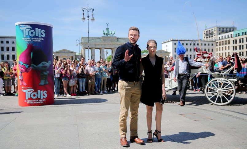 Justin Timberlake i Anna Kendrick pod Bramą Brandenburską