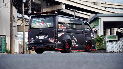 600 lóerős Toyota furgon Nissan GT-R motorral – Egy igazi szörny!