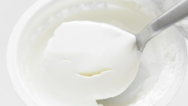 szkło w jogurcie. produkt wycofywany z rynku, ostrzeżenie dla konsumen