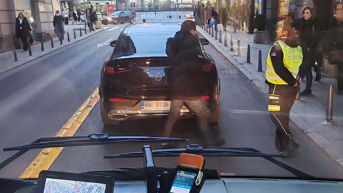 Pokvario se auto u Nušićevoj