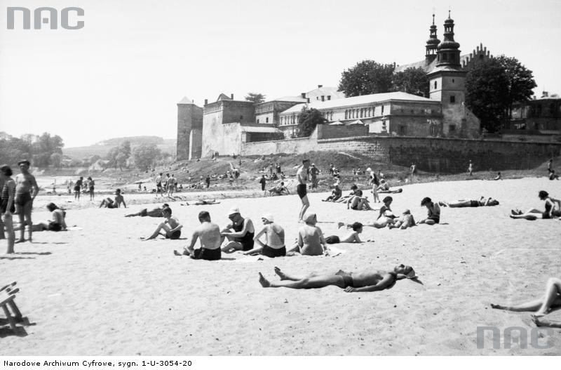 Plaża Towarzystwa Uniwersytetu Robotniczego w Krakowie, 1931 rok