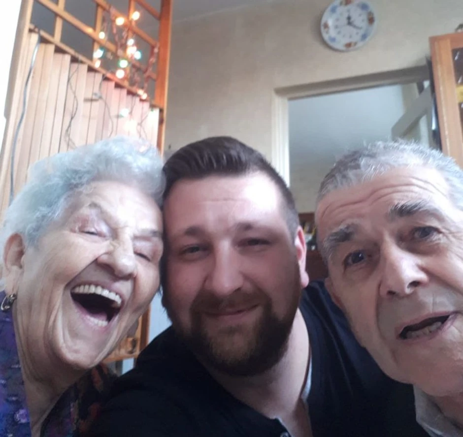 Slaven sa babom i dedom