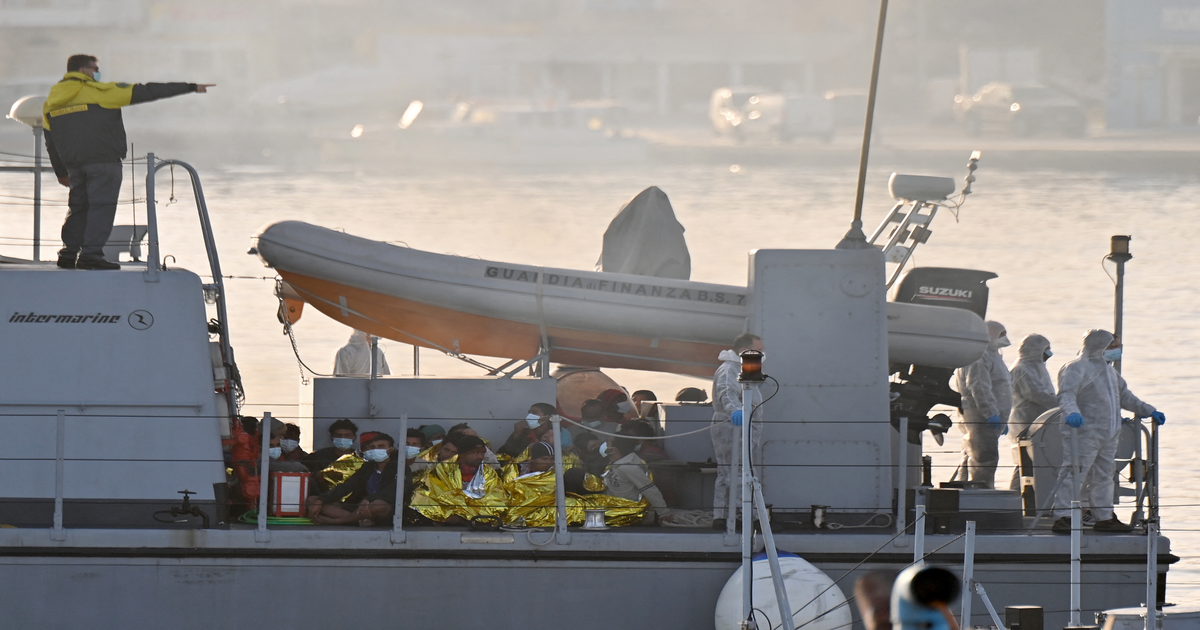 Lampedusa: 95 migranti alla deriva a 20 miglia dall'isola