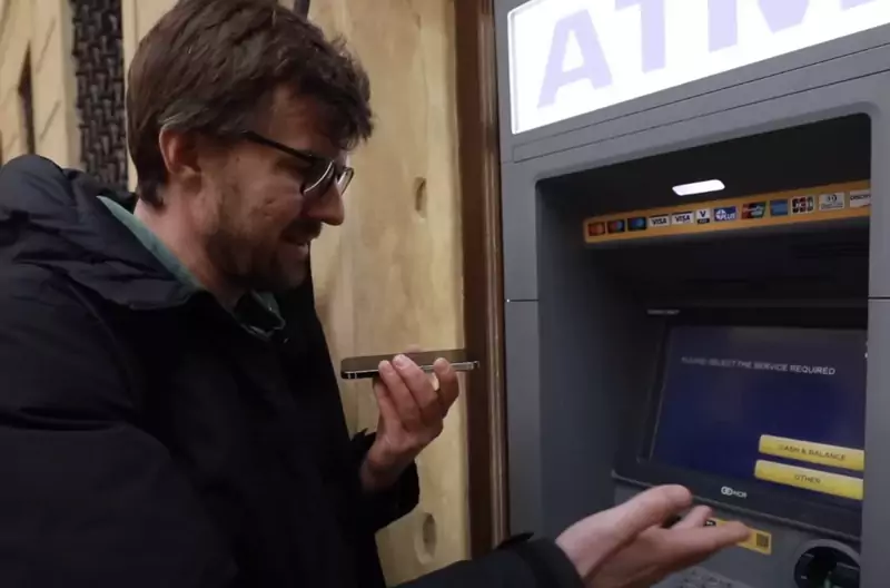 Youtuber z kanału Honest Guide nagrał filmik, który pokazuje, jak działają bankomaty Euronetu