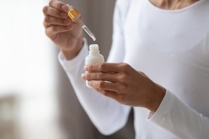 Igaz, amit a retinol tartalmú arckrémről rebesgetnek? Az orvos válaszol