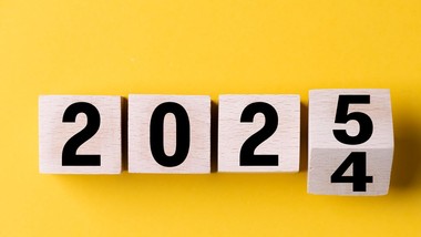 odzież i buty: od 1 stycznia 2025 r. nie wyrzucaj do śmieci. tylko pszok (obligatoryjnie) albo dedykowany kontener (fakultatywnie)