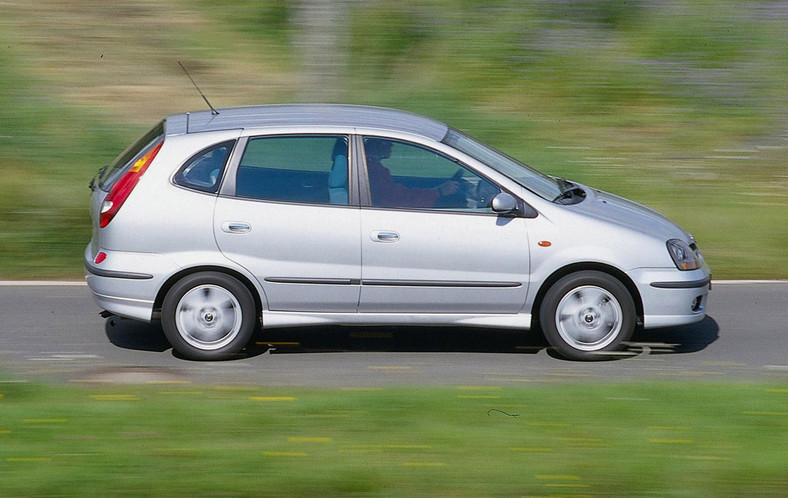 Nissan Almera Tino: zakup wysokiego ryzyka