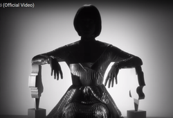 Zabawa kadrami w najnowszym klipie Brodki. Zobacz TELEDYSK "Haiti"