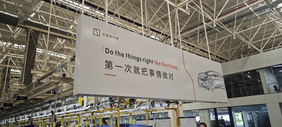 Hasło motywujące do pracy chińskich pracowników.