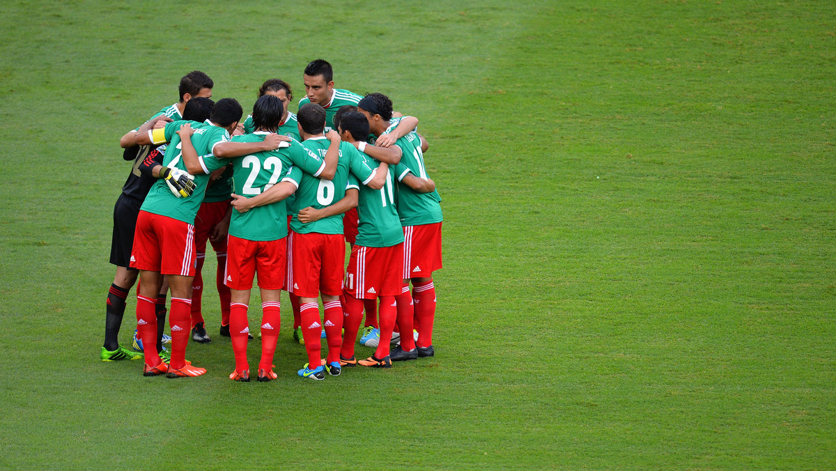 Reprezentacja Meksyku pożegnała się z Pucharem Konfederacji, najpierw przegrała spotkanie z Włochami 1:2, później z Brazylią 0:2. Piłkarze po przegranych spotkaniach pocieszenia szukali u boku prostytutek.