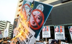 Południowi Koreańczycy protestują przeciw szczytowi z Koreą Płn. Podpalono wizerunki Kima