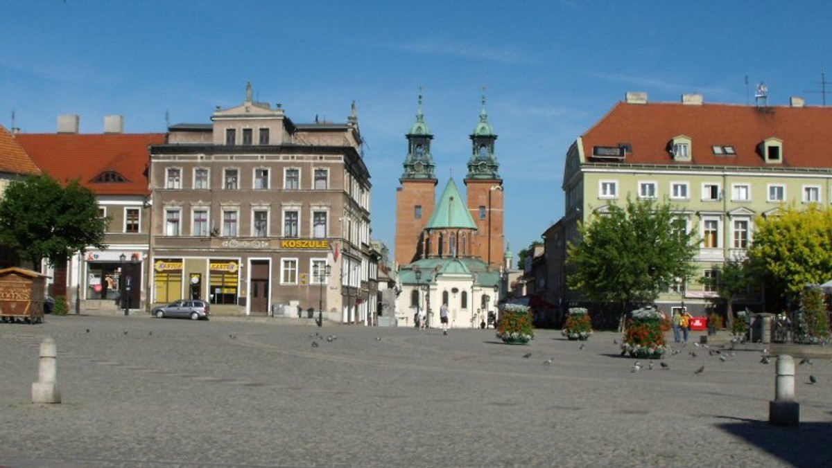 Mieszkańcy Gniezna mogą bezpłatnie dojechać autobusem na starówkę. W ten sposób władze miasta chcą zachęcić do robienia zakupów w centrum miasta i korzystania z komunikacji miejskiej w sobotę.