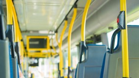 Gminy „zrzucają się” na transport publiczny? To bez wpływu na odliczenie VAT