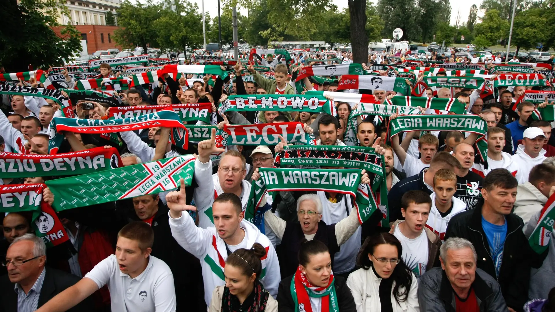 Mecz Legia – Real bez kibiców i bez dopingu spod stadionu? Grupy Kibicowskie dementują medialne informacje