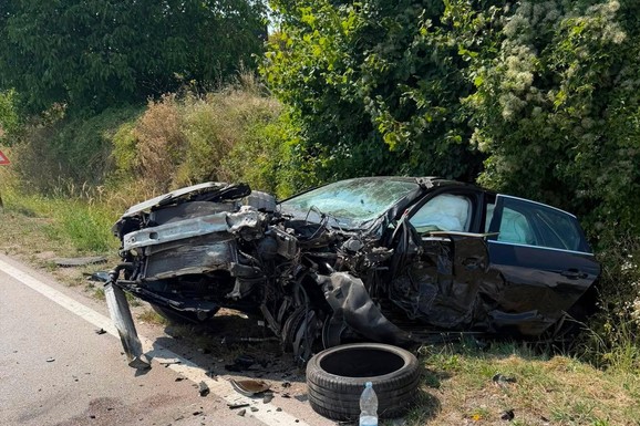 STRAVIČNA NESREĆA KOD JASENOVIKA! Strahuje se da IMA POVREĐENIH, sve vrvi od policije i Hitne pomoći (FOTO, VIDEO)