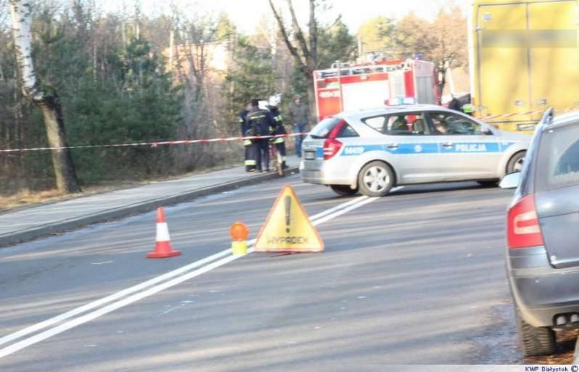 Ale karambol! Przód autokaru kompletnie rozbity!