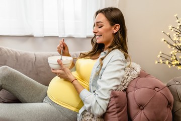 Étkezés a várandósság alatt: ezek a leggyakoribb tévhitek