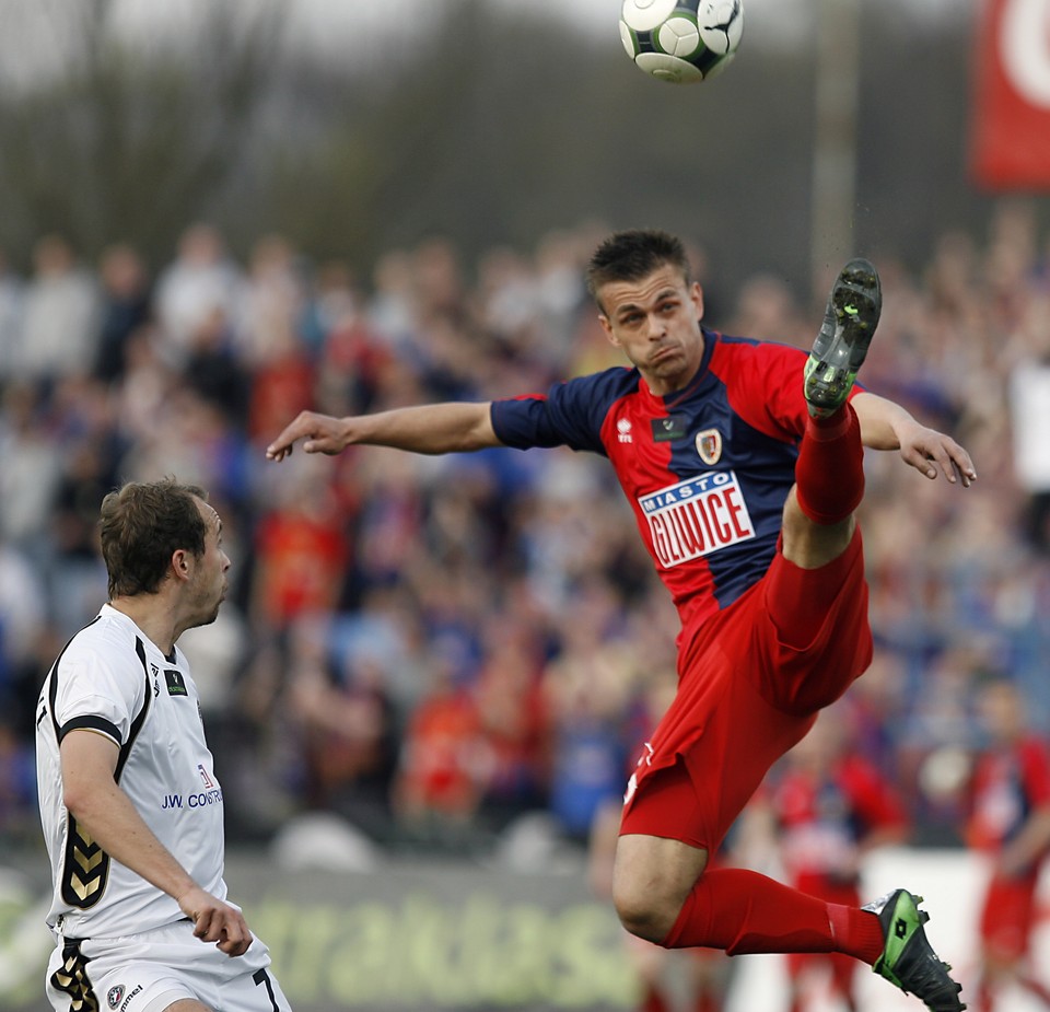 PIŁKARSKA EKSTRAKLASA PIAST GLIWICE KONTRA POLONIA WARSZAWA