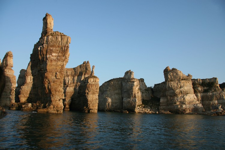 3. Korea Południowa. Według Lonely Planet Korea Południowa stała się wspaniałym obszarem do uprawiania aktywnej turystyki. Co więcej, mało kto oprócz Koreańczyków o tym wie. 2013 to dobry rok by odwiedzić Koreę, bowiem kraj ten, jako gospodarz kilku imprez sportowych, będzie dobrze przygotowany na przyjęcie turystów.