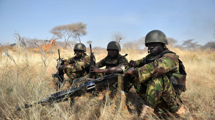 Kenyai katonák az Afrikai Unió 2016-os szomáliai békefenntartó missziójában (AMISOM). A bécsi CSH kutatóintézet modellje segíthet feltárni az erőszakos konfliktusok eddig nem látott ok-okozati összefüggéseit. Az alkalmazásával pedig előre jelezhető egy háború kialakulása már annak korai szakaszban, ami lehetővé teheti a konflitus mérséklését, de legalább is sok emberélet megmentését. / Fotó: AMISOM/Abdisalan Omar