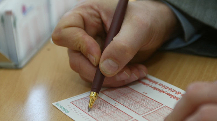 Vannak, akik évtizedeket játszanak ugyanazokkal a számokkal, mégsem nyernek nagy pénzt. Még egy hármasnak is tudnak örülni / Fotó: RAS-Archív