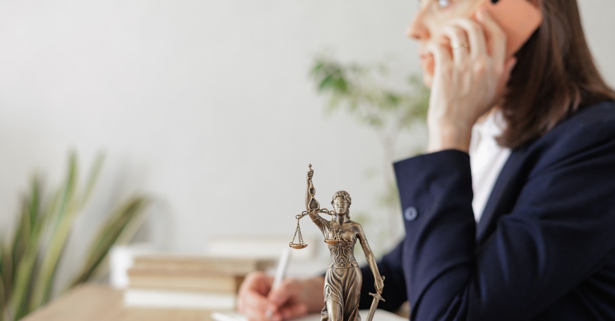 Zdalne porady prawne. Prawnik zadzwoni choćby dwa razy