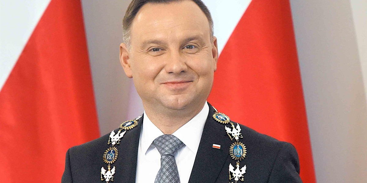 Prezydent Andrzej Duda błyśnie nowym łańcuchem? W Senacie kilka lat przeleżała inicjatywa uhonorowania głowy państwa Klejnotem Rzeczpospolitej. Infografika "Faktu"