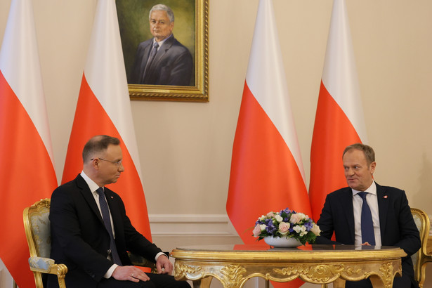 Prezydent RP Andrzej Duda i premier Donald Tusk na spotkaniu w Pałacu Prezydenckim w Warszawie