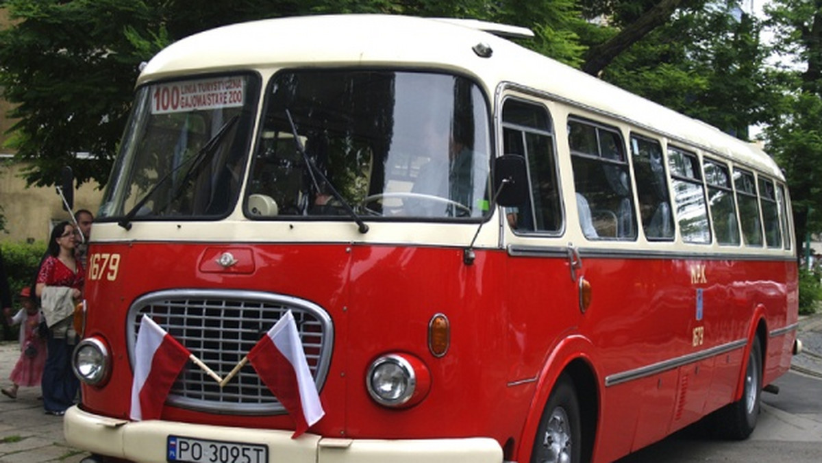 W związku z majowym bardzo długim weekendem zmienią się rozkłady jazdy autobusów i tramwajów.