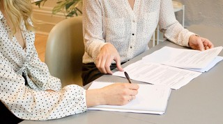 Co kryje się pod pojęciem „inne podobne umowy” w art. 15 ksh? – na pytanie odpowiada radca prawny