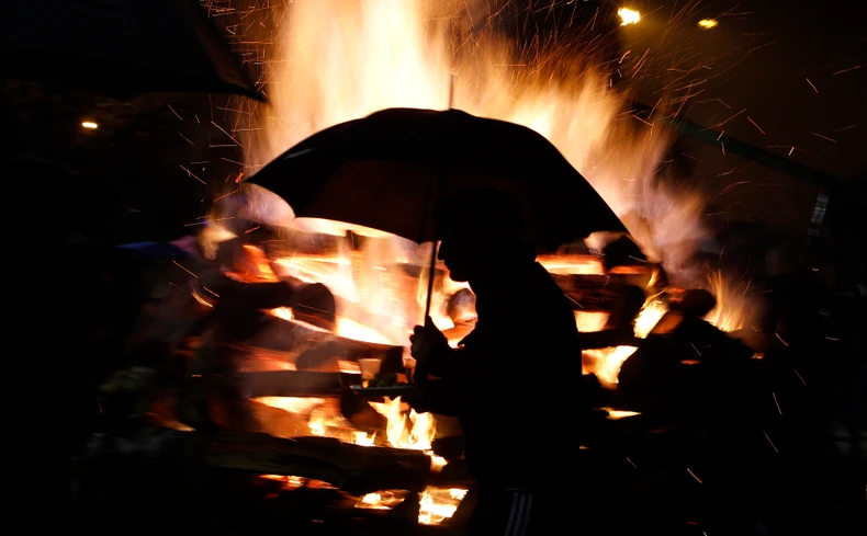 Božić Makedonija - paljenje badnjaka