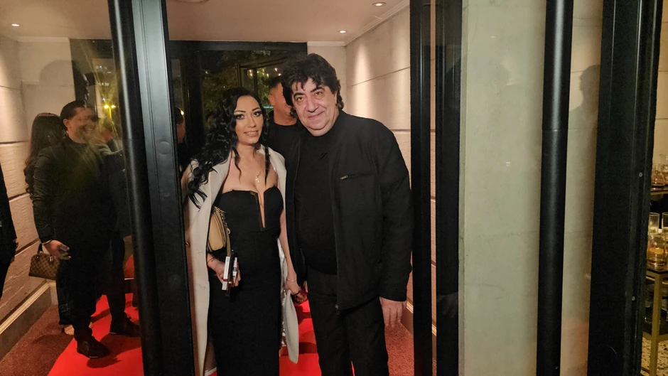 Zorana Simeunović u javnosti sa 30 godina starijim kompozitorom