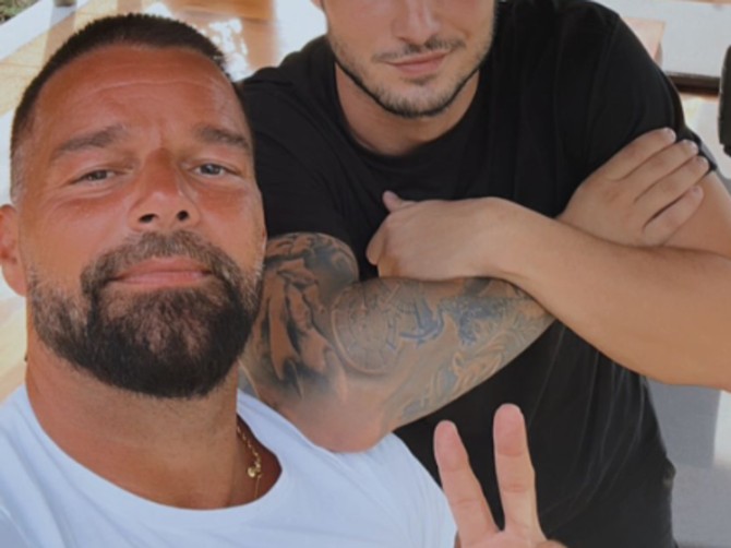 Ovo je novi dečko Rikija Martina, premlad je i prezgodan, ali glumi u filmovima za odrasle