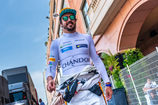 Dwukrotny mistrz świata F1 Fernando Alonso szybki także na pustyni