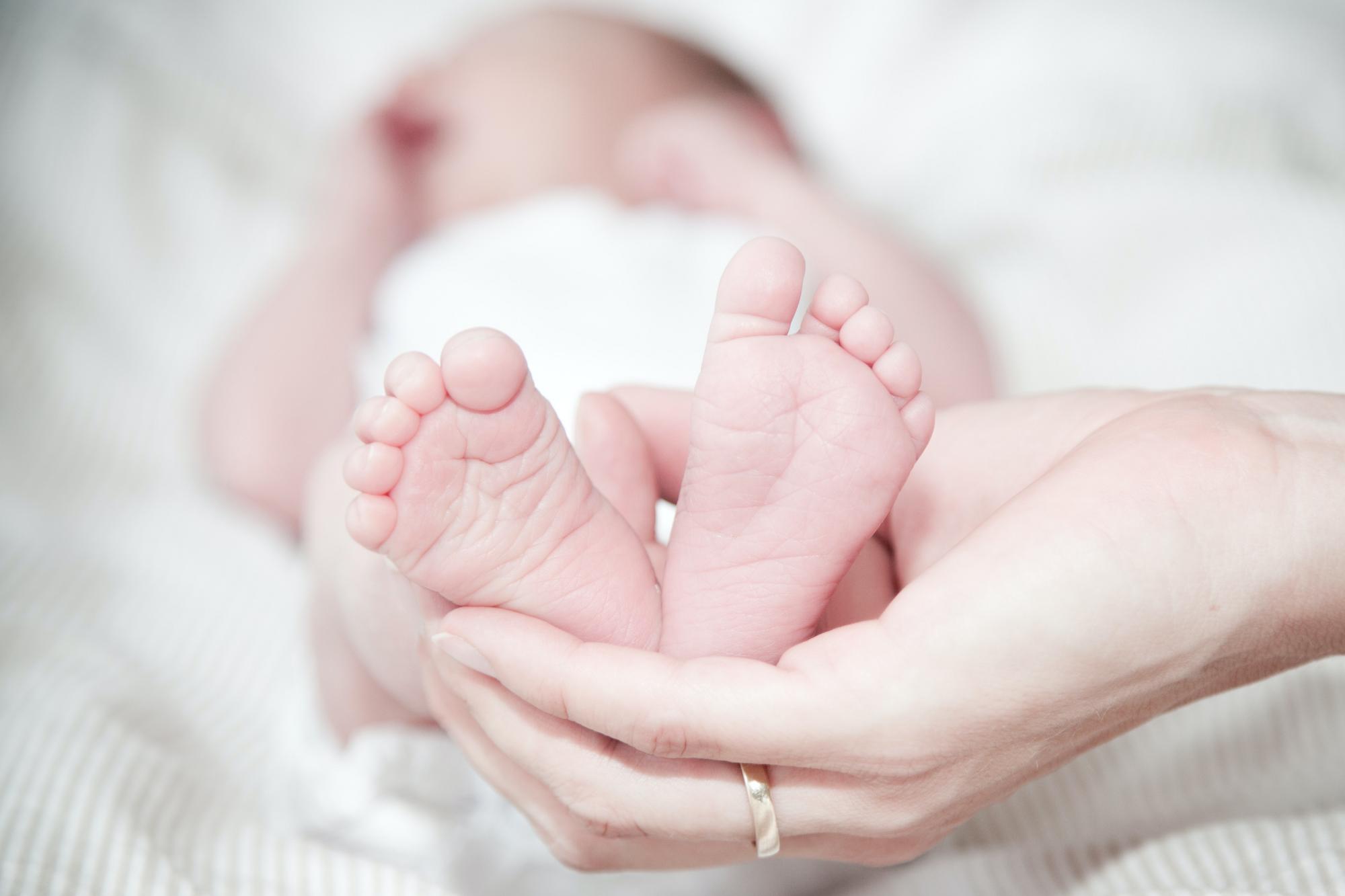 Ostravská nemocnica chce, aby boli matky s dieťaťom spojené, aj keď rodia cisárskym rezom.