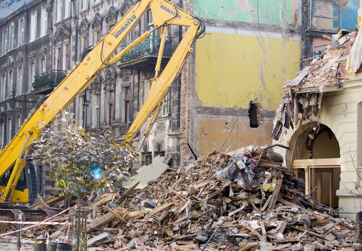 Trwa wyburzanie kamienicy w śródmieściu Katowic, która zawaliła się po wybuchu gazu