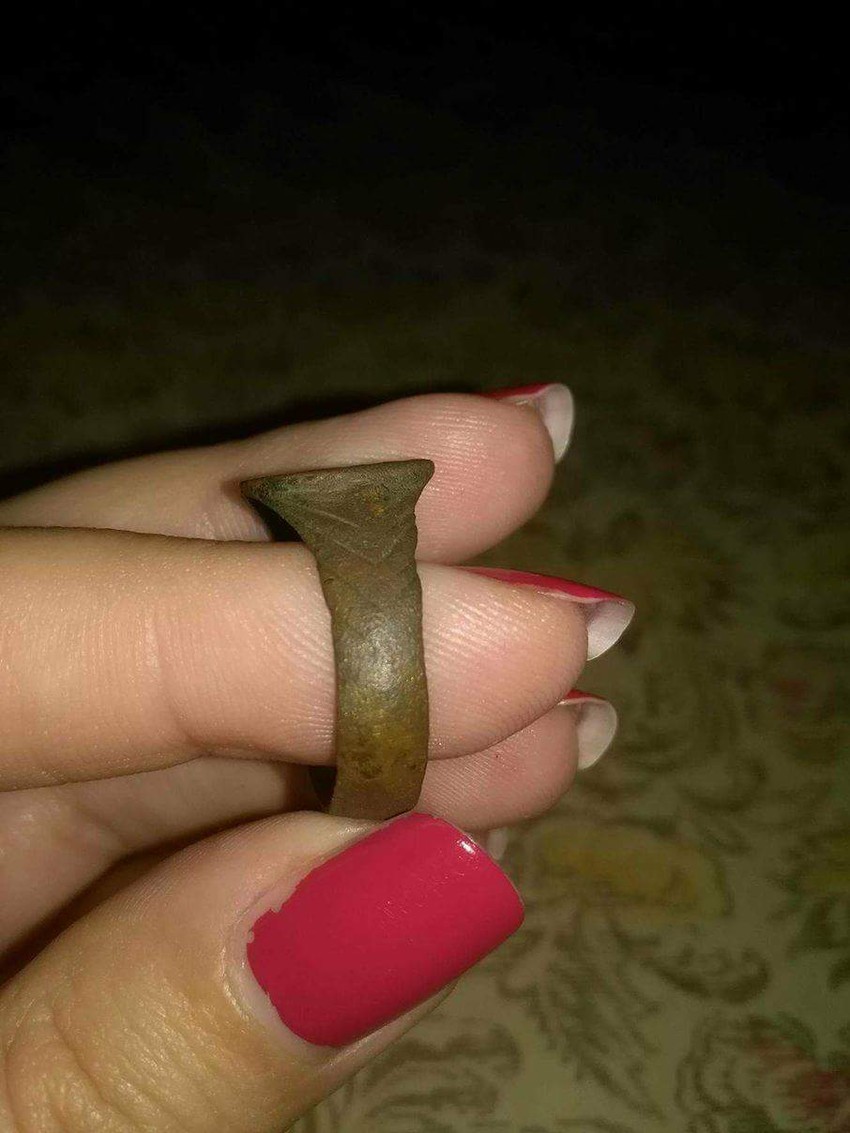 Prsten je godinama bio pod zemljom