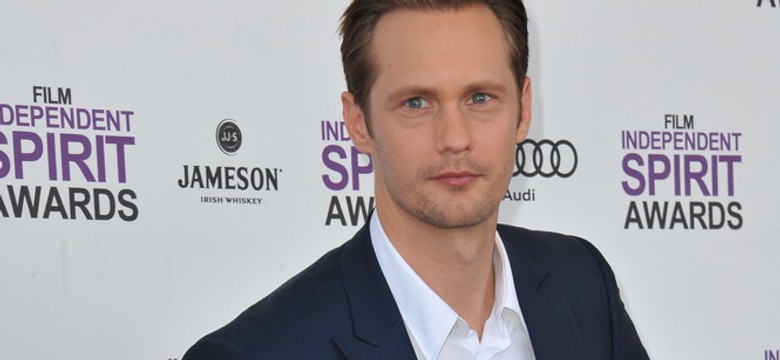 Skarsgard to szczęściarz. Spotyka się z piękną modelką!
