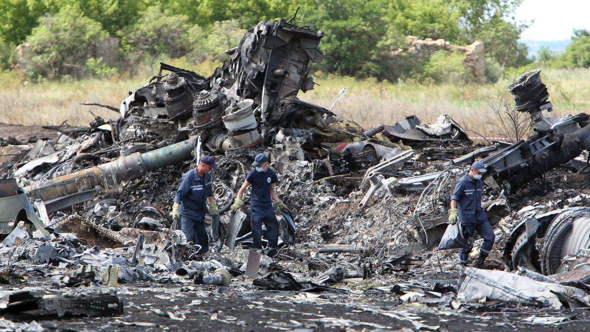 Prorosyjscy separatyści przekazali w Doniecku malezyjskim ekspertom czarne skrzynki boeinga 777, który w ubiegły czwartek rozbił się na wschodniej Ukrainie. Ogłosili też wstrzymanie ognia w promieniu 10 km od miejsca katastrofy, aby ułatwić śledztwo mające wyjaśnić przyczyny tragedii.