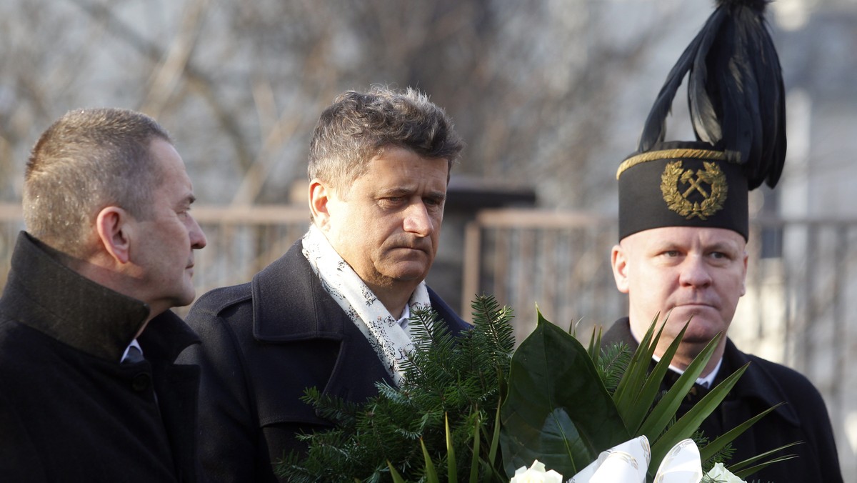 - Ofiara życia górników z Wujka zobowiązuje do wierności testamentowi wolności i solidarności - powiedział dzisiaj w Katowicach Janusz Palikot.