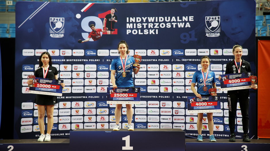 23326244 - TENIS STOŁOWY 91. MISTRZOSTWA POLSKI W PŁOCKU (Wiktoria Wróbel, Katarzyna Węgrzyn, Anna Węgrzyn)